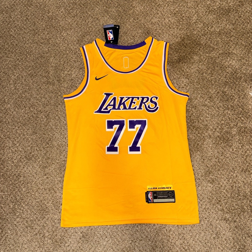 Los Angeles Lakers Luka Dončić #77 Gold Icon Edition Stitched Nike Jersey Medium